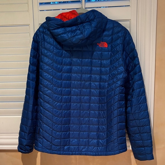 The North Face Navy Quilted Jacket with Scarlet Highlights - Picture 2 of 2